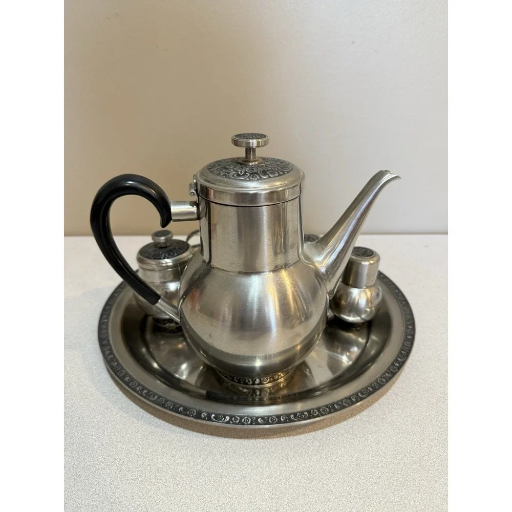 Oneida tea pot